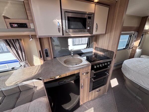 Sterling Eccles bj.2014, QUEENSBED, MOVER en ZAKLUIFEL!!! - Afbeelding 12