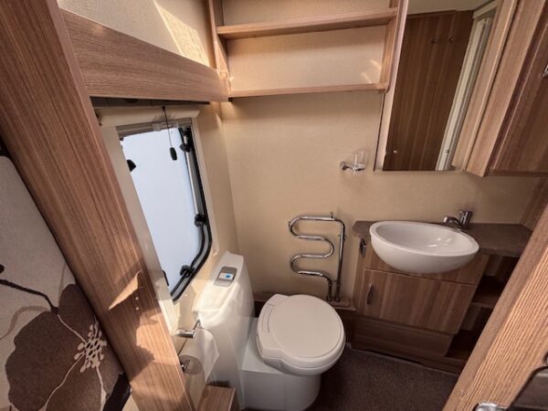 Sterling Eccles bj.2014, QUEENSBED, MOVER en ZAKLUIFEL!!! - Afbeelding 17