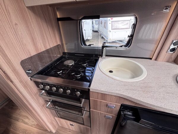 Sprite Cruzer 480 SR bj.2014 MOVER en ZAKLUIFEL!!! - Afbeelding 14