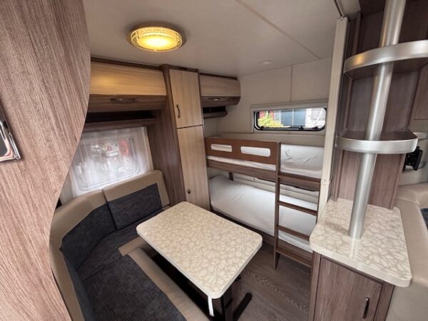 Hobby De Luxe 650 KMFE bj.2016, MOVER, VOORTENT, 8 PERSOONS!!! - Afbeelding 6