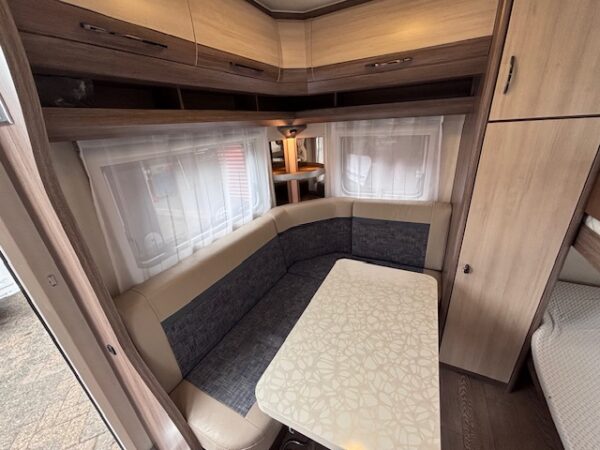 Hobby De Luxe 650 KMFE bj.2016, MOVER, VOORTENT, 8 PERSOONS!!! - Afbeelding 8