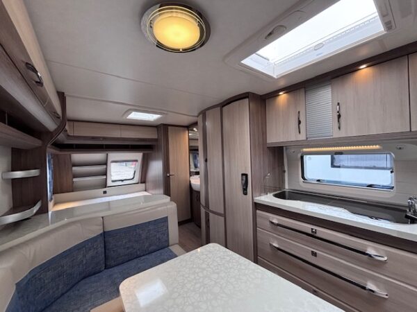 Hobby De Luxe 650 KMFE bj.2016, MOVER, VOORTENT, 8 PERSOONS!!! - Afbeelding 12