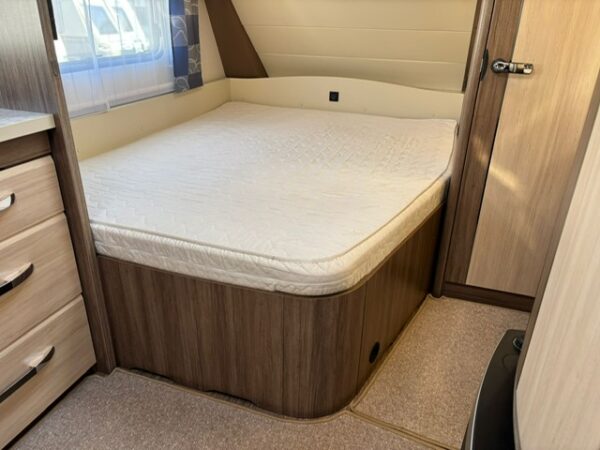 Hobby De Luxe 560 CFE bj.2014 met mover en voortent - Afbeelding 6
