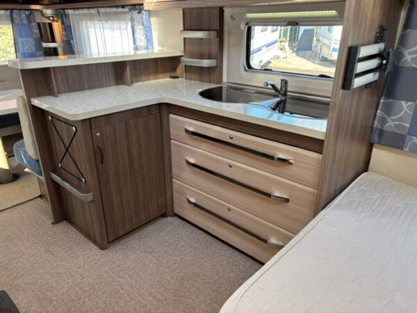 Hobby De Luxe 560 CFE bj.2014 met mover en voortent - Afbeelding 25