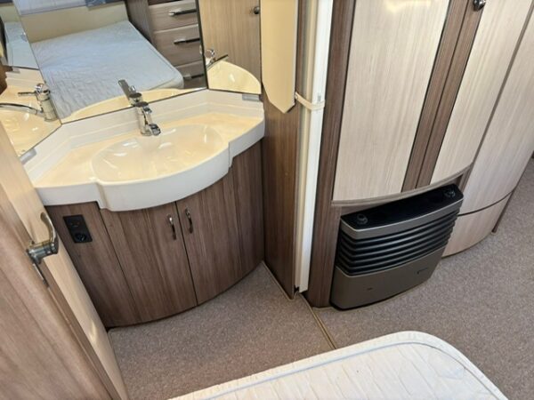 Hobby De Luxe 560 CFE bj.2014 met mover en voortent - Afbeelding 21