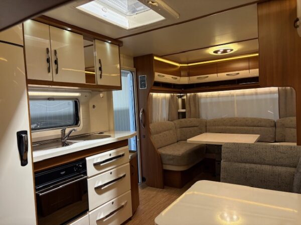 Hobby 645 VIP bj. 2015 Met mover, airco en cassette luifel! - Afbeelding 11
