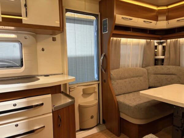 Hobby 645 VIP bj. 2015 Met mover, airco en cassette luifel! - Afbeelding 8