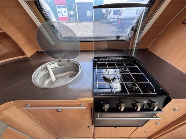 Adria Adora 613 HT bj.2010 met voortent, douche en vloerverwarming - Afbeelding 14