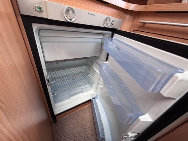 Adria Adora 613 HT bj.2010 met voortent, douche en vloerverwarming - Afbeelding 16