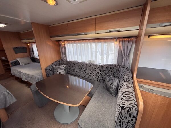 Adria Adora 613 HT bj.2010 met voortent, douche en vloerverwarming - Afbeelding 12