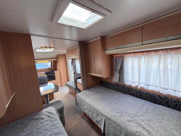Adria Adora 613 HT bj.2010 met voortent, douche en vloerverwarming - Afbeelding 7