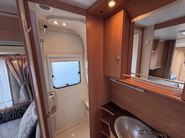 Adria Adora 613 HT bj.2010 met voortent, douche en vloerverwarming - Afbeelding 19