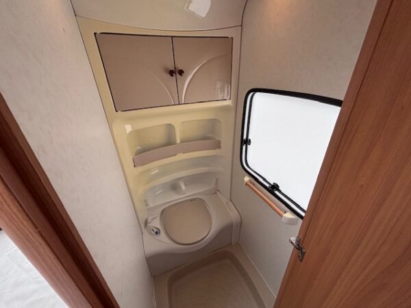 Hobby De Luxe 560KMFE bj.2010, 6 PERSOONS, MOVER en VOORTENT - Afbeelding 17
