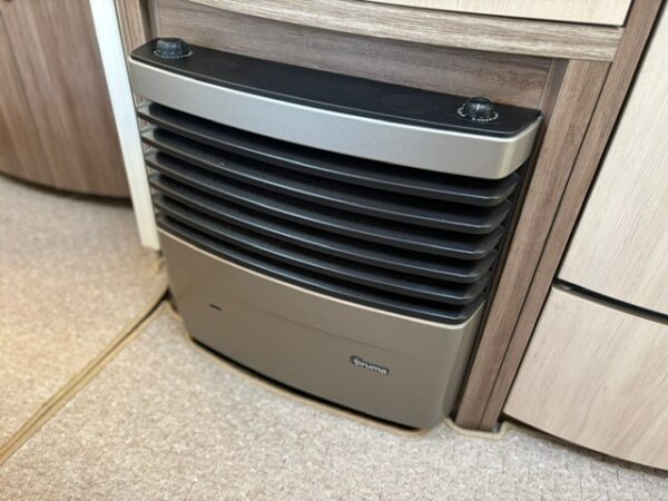 Hobby De Luxe 560 CFE bj.2014 met mover en voortent - Afbeelding 28