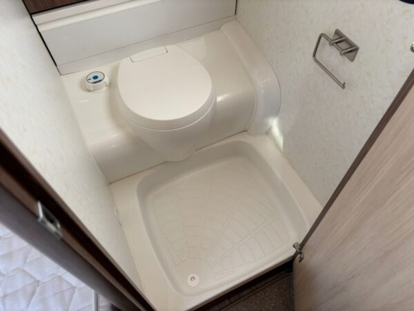 Hobby De Luxe 560 CFE bj.2014 met mover en voortent - Afbeelding 22