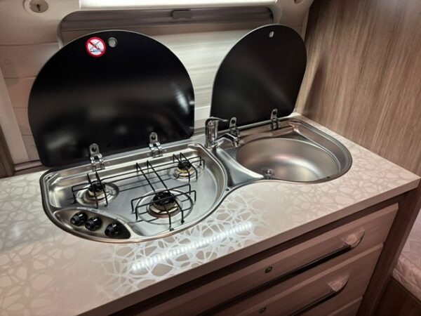 Hobby De Luxe 560 CFE bj.2014 met mover en voortent - Afbeelding 13