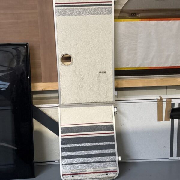 Lmc caravan onder en boven deur